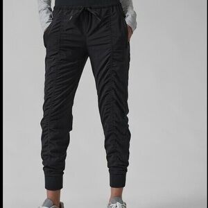 ATHLETA Like New Black Attitude Pant 10P